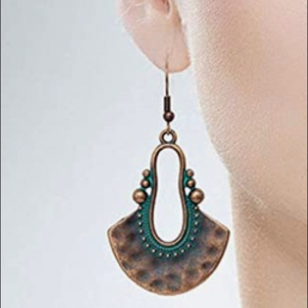Beautiful Dangling Earrings (NEW)